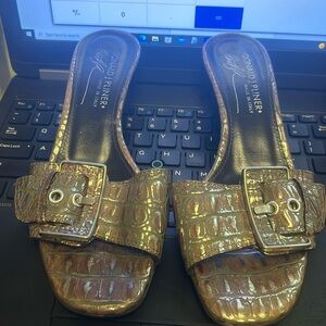 Preowned - Donald J Pliner KINZY metallic leather slide